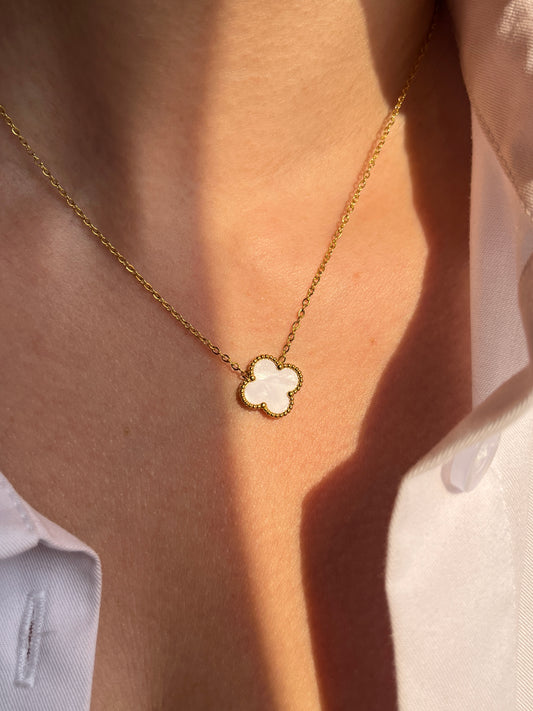Clova necklace