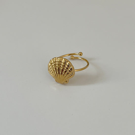 Golden shell ring