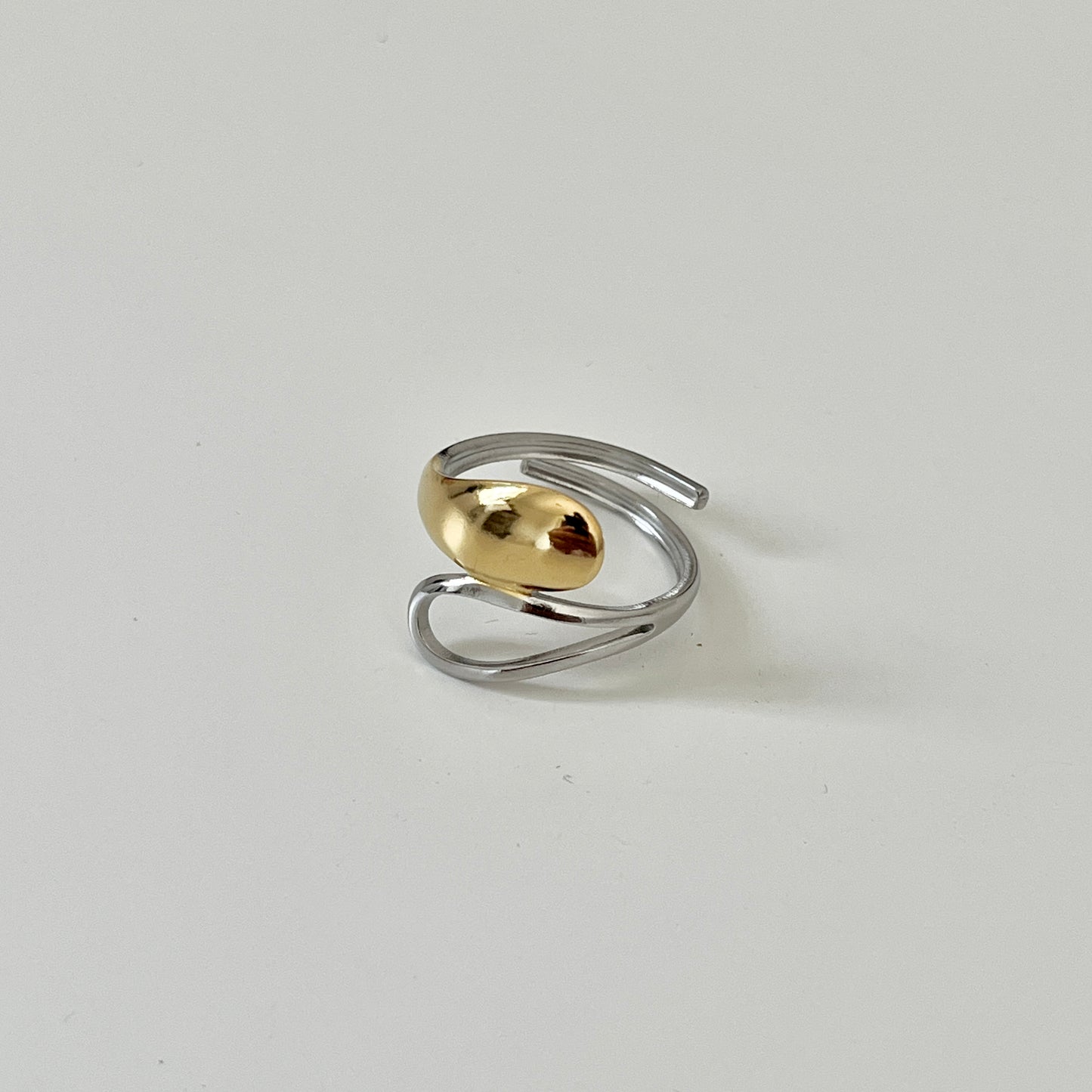 Huggie ring